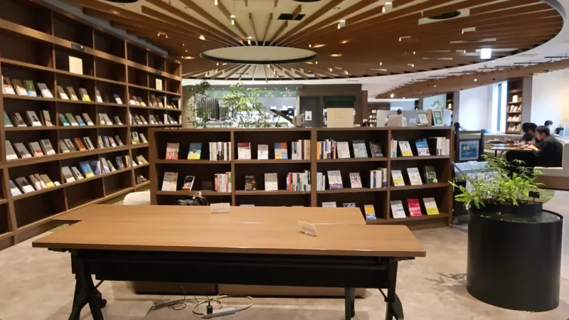 Book Lounge Kable（ブックラウンジ カブル）の画像1